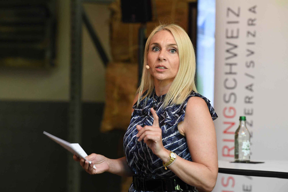 Blazy Flash im Austausch mit dem Publikum an einer Live-Veranstaltung
