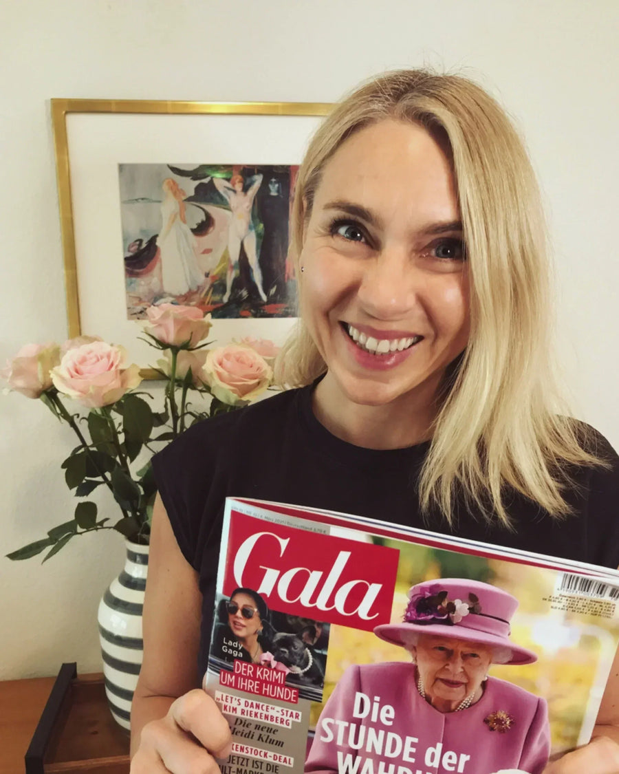 Original photograph of Blazy Flash holding Gala magazine